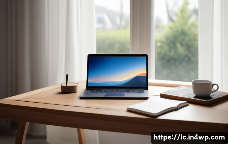 언플러그드 시간 관리 방법론 - A minimalist, clean workspace with a wooden desk featuring only essential items: a closed laptop, a ...